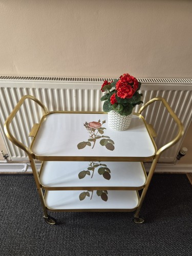 Vintage tier hostess serving - 3,