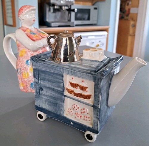 Vintage novelty teapot - novelty,